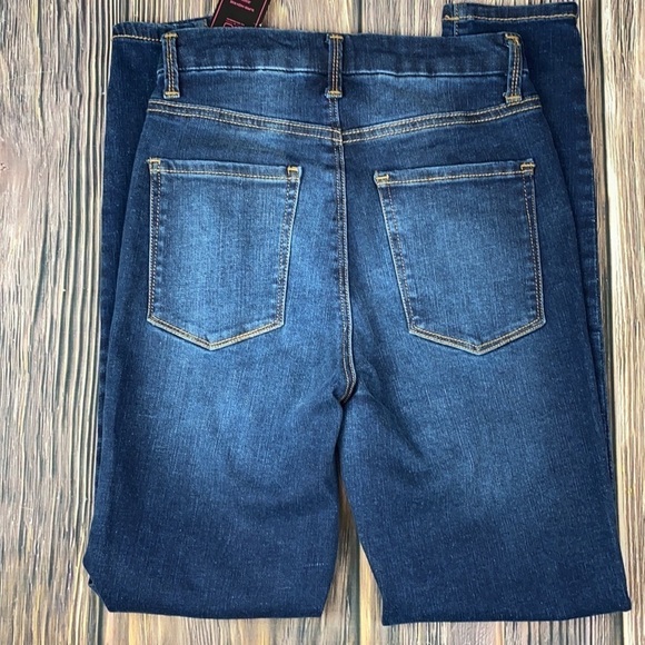 Junior’s No Boundaries Super High Rise Curvy No- Gap Waistband Jegging - Size 5 - Picture 2 of 3